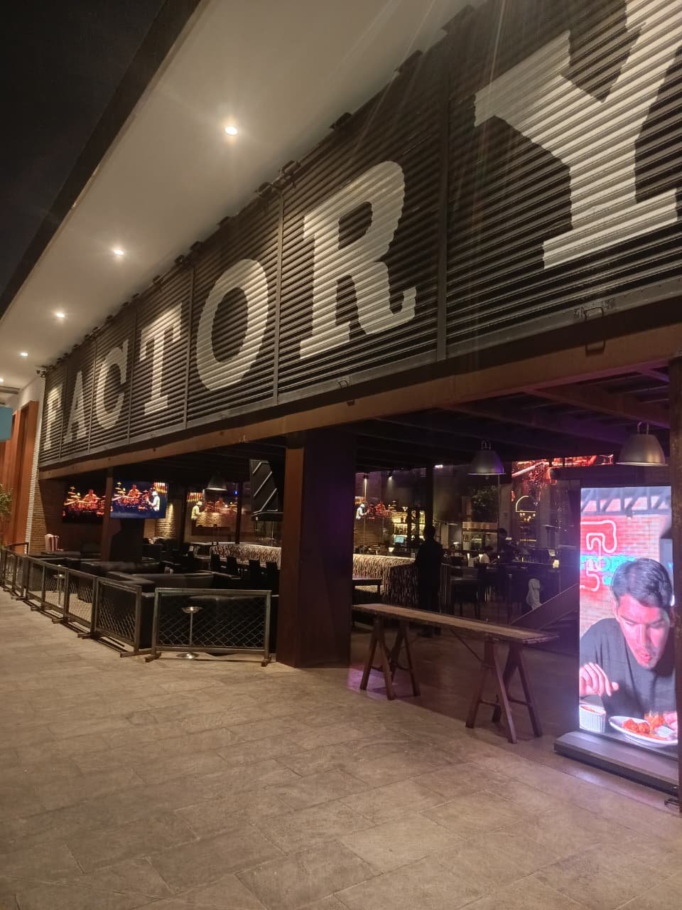 Factory Grill y Bar