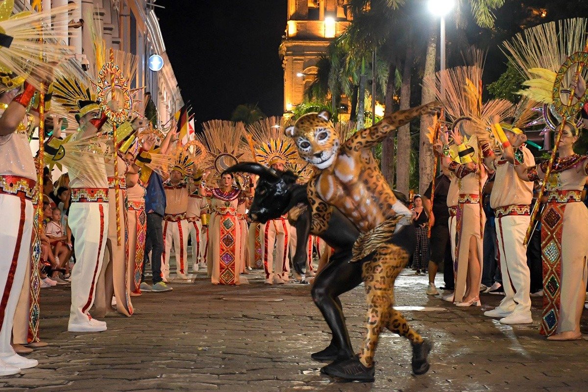 Tradición y comparsa