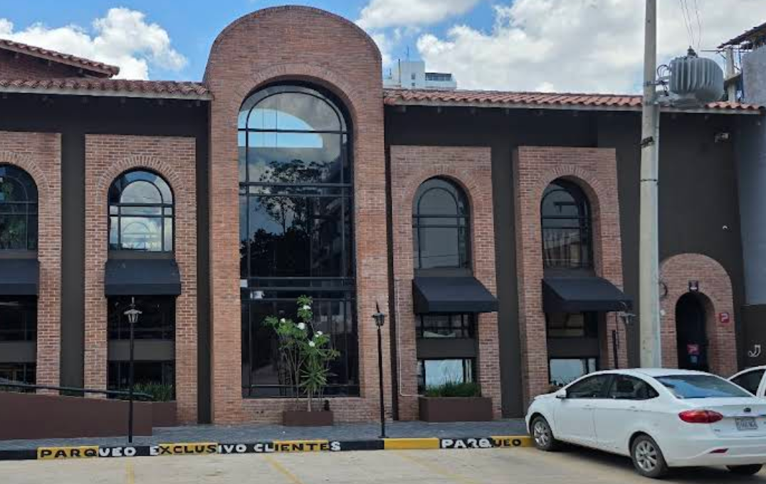 La Cabrera Grill
